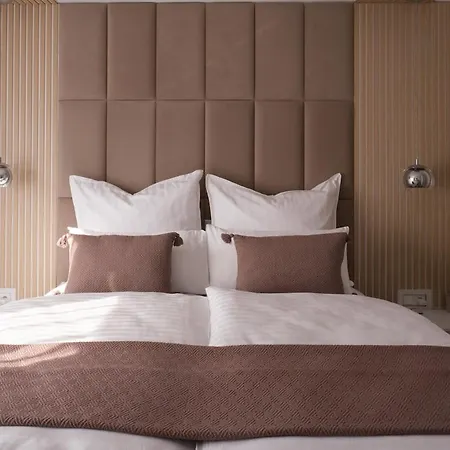 Homebase Modernes 4-sterne Mit Tiefgarage Im Zentrum * Oberkochen