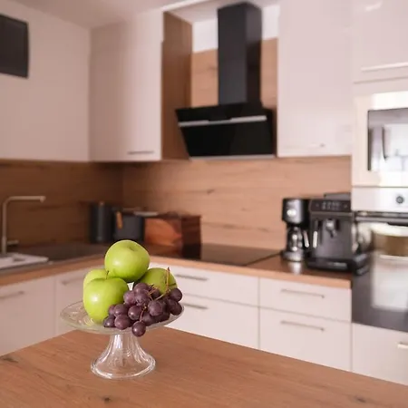 Homebase Modernes 4-sterne Mit Tiefgarage Im Zentrum דירה אוברקוכן