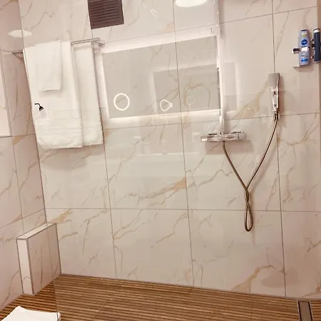 Apartment Homebase Modernes 4-sterne Mit Tiefgarage Im Zentrum