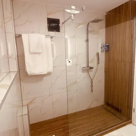 Homebase Modernes 4-sterne Mit Tiefgarage Im Zentrum * אוברקוכן