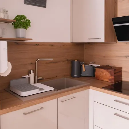 Homebase Modernes 4-sterne Mit Tiefgarage Im Zentrum דירה *