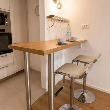 Homebase Modernes 4-sterne Mit Tiefgarage Im Zentrum Apartment